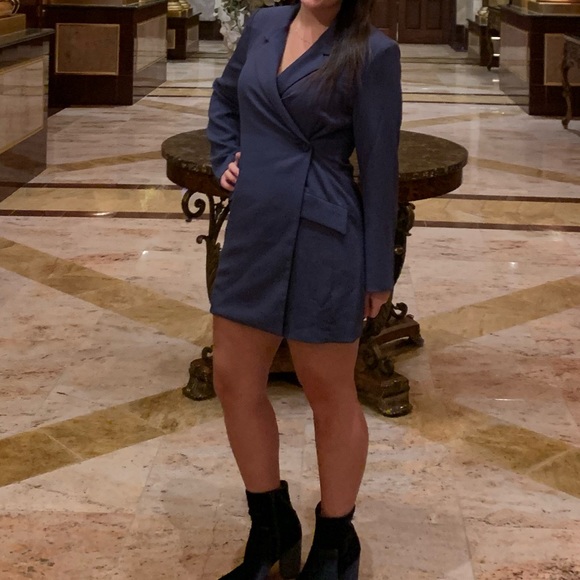 Aritzia BABATON Wrap Dress - Picture 4 of 4